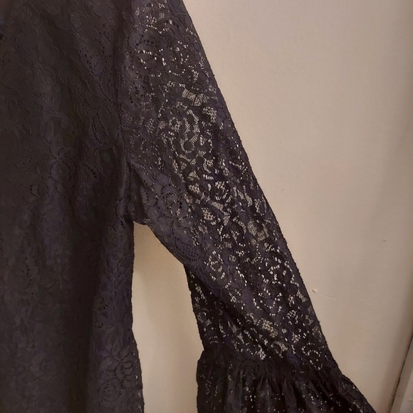 WHITE HOUSE BLACK MARKET V Neck Bell Sleeve All Over Black Lace Top - Picture 4 of 9